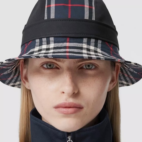 Burberry Accessories - COPY - 💥 Authentic Vintage  Burberry reversible house check bucket hat